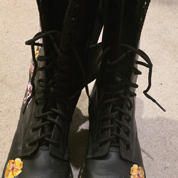 Dr. Martens Black Lace Up Boots with Floral Embroidery - Picture 5 of 9